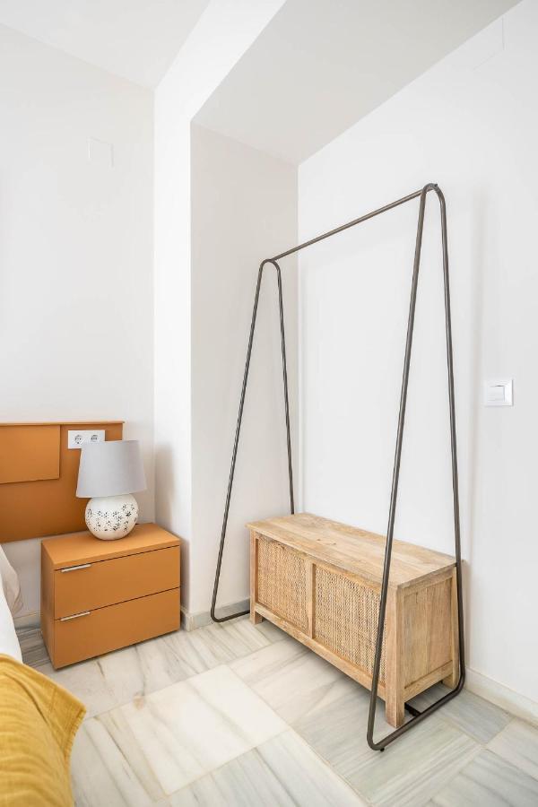 Amplisimo De Diseno Nuevo En El Corazon De Triana, Parking Included Apartamento