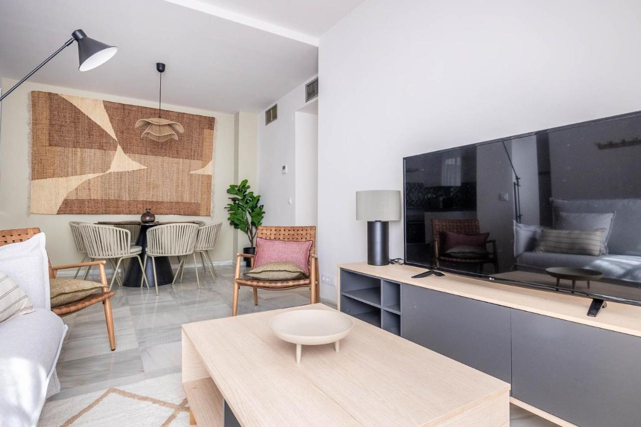 Amplisimo De Diseno Nuevo En El Corazon De Triana, Parking Included Apartamento *