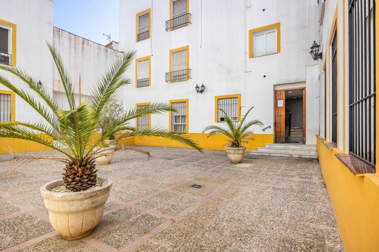 Amplisimo De Diseno Nuevo En El Corazon De Triana, Parking Included Apartamento