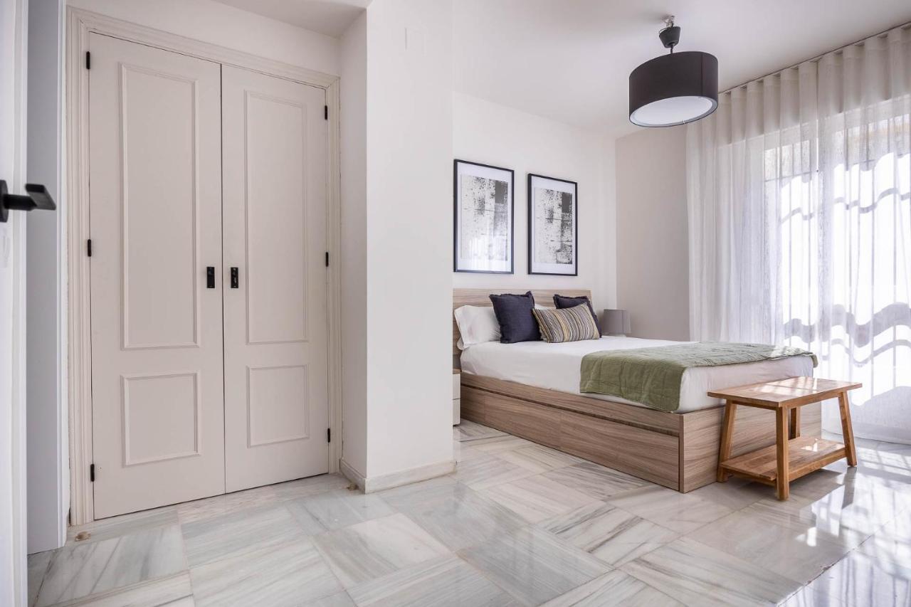 Apartamento Amplisimo De Diseno Nuevo En El Corazon De Triana, Parking Included *